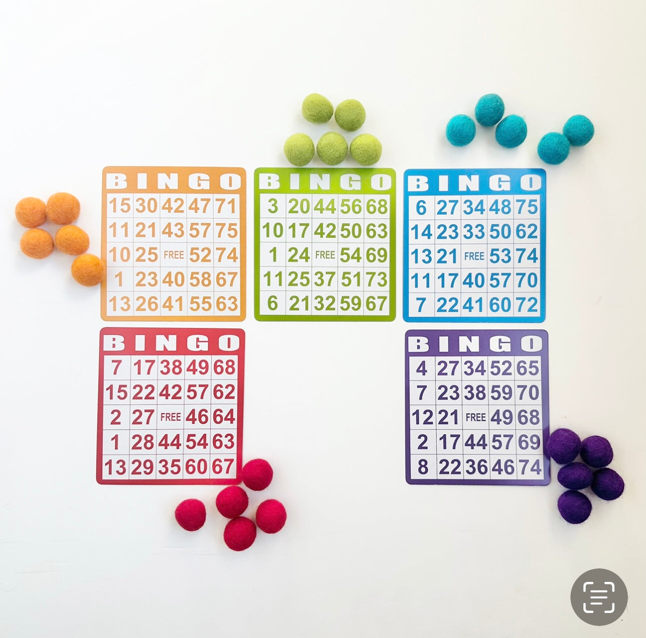 BINGO card & 25 wool balls