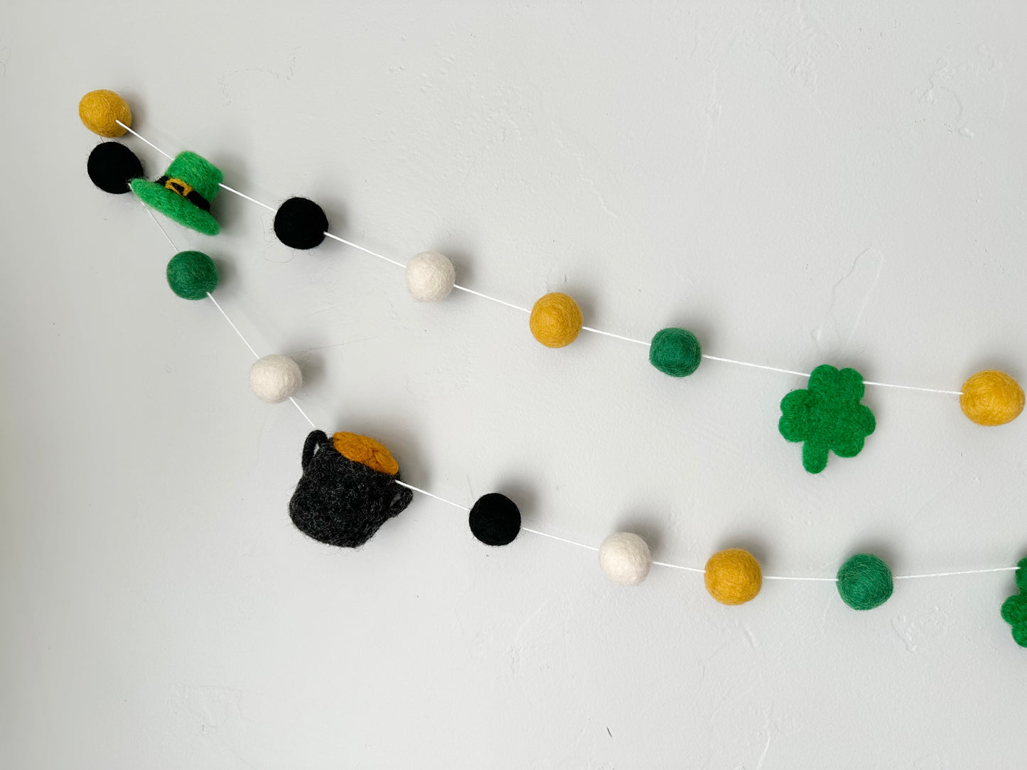 Luck O' the Irish Garland