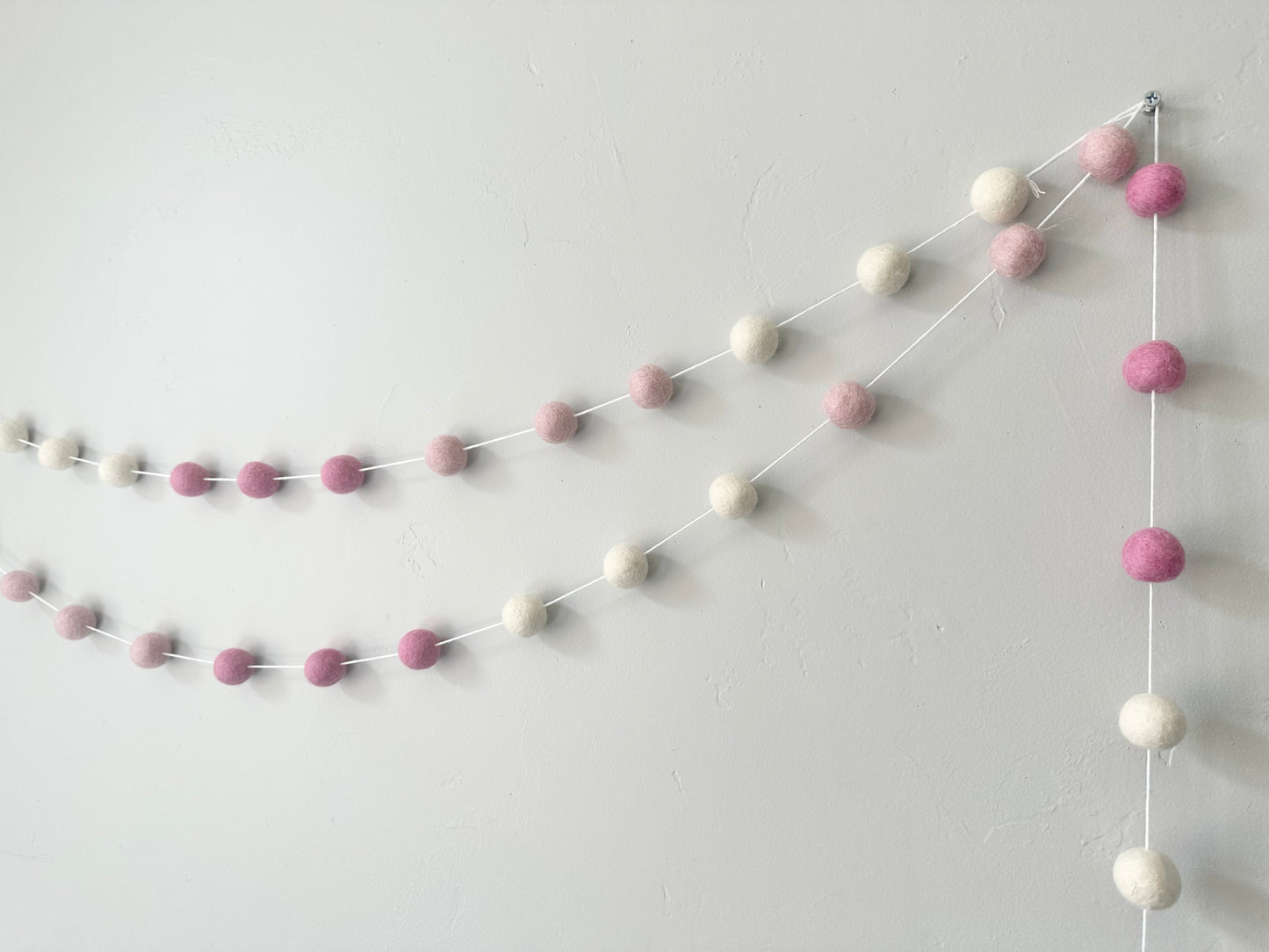 Pink Ombre Color Blocking Garland