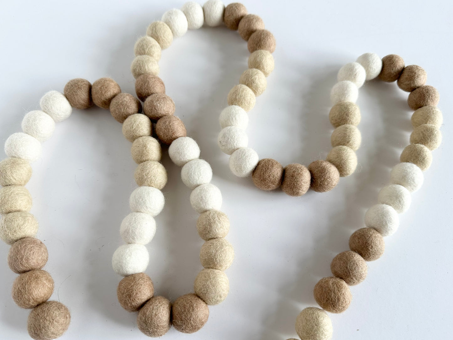Neutral Color Blocking Garland
