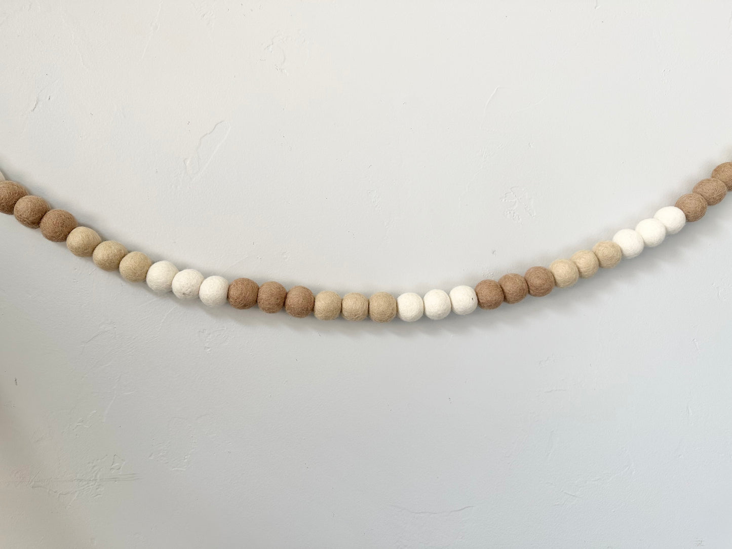 Neutral Color Blocking Garland