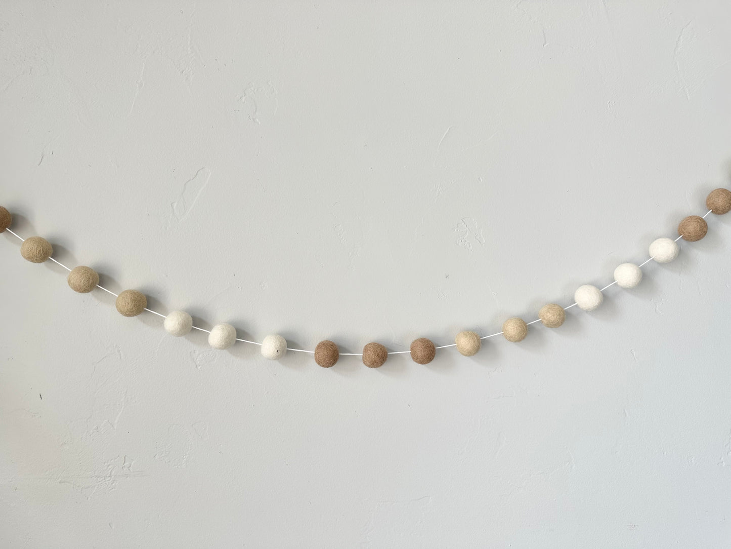 Neutral Color Blocking Garland