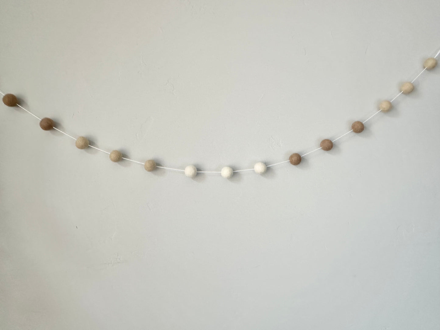 Neutral Color Blocking Garland