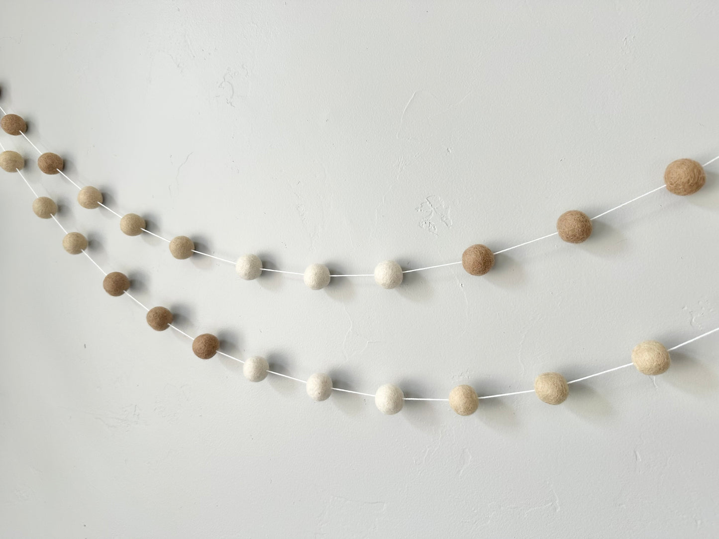 Neutral Color Blocking Garland