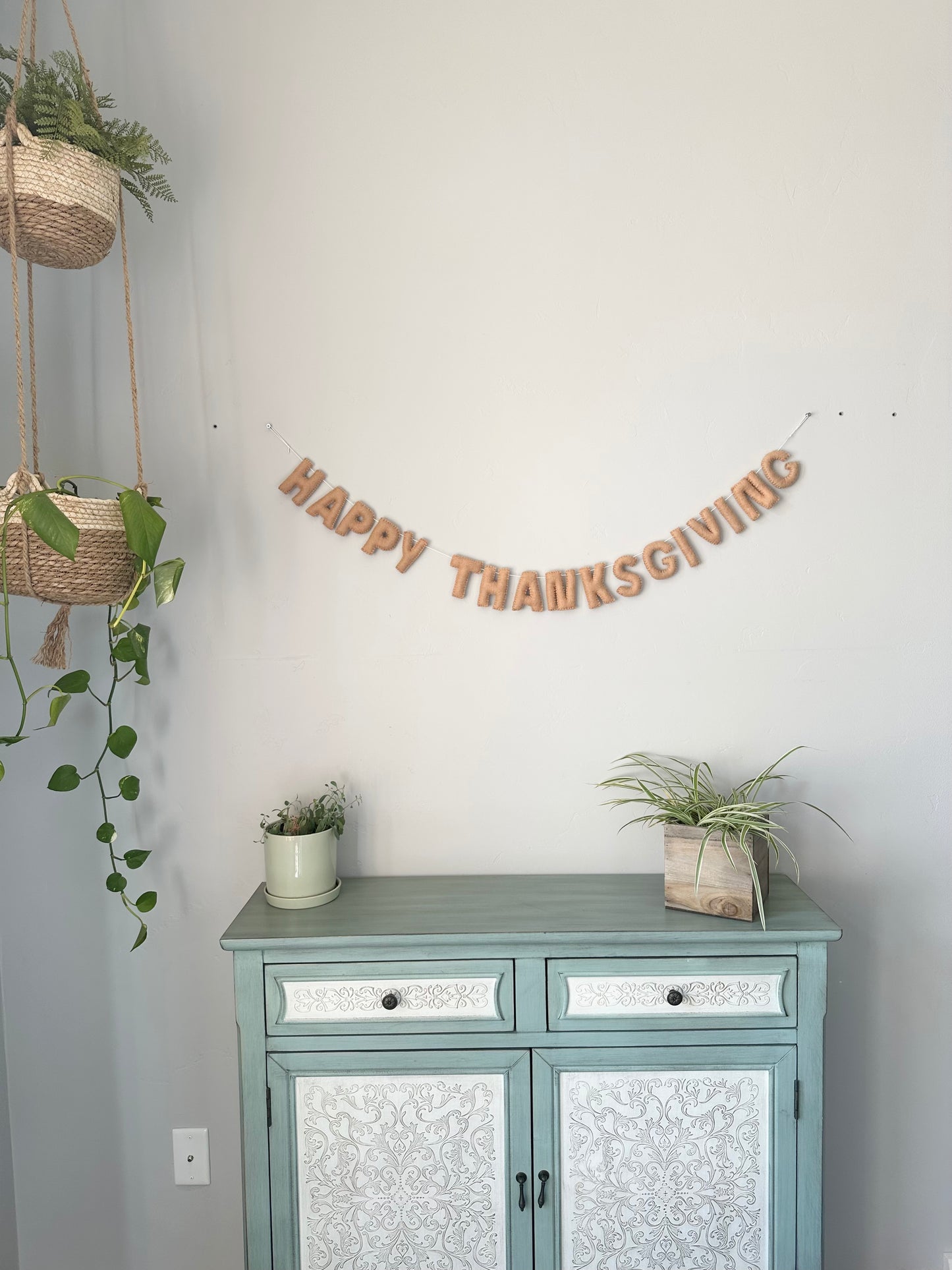 HAPPY THANKSGIVING felt banner - tan letters