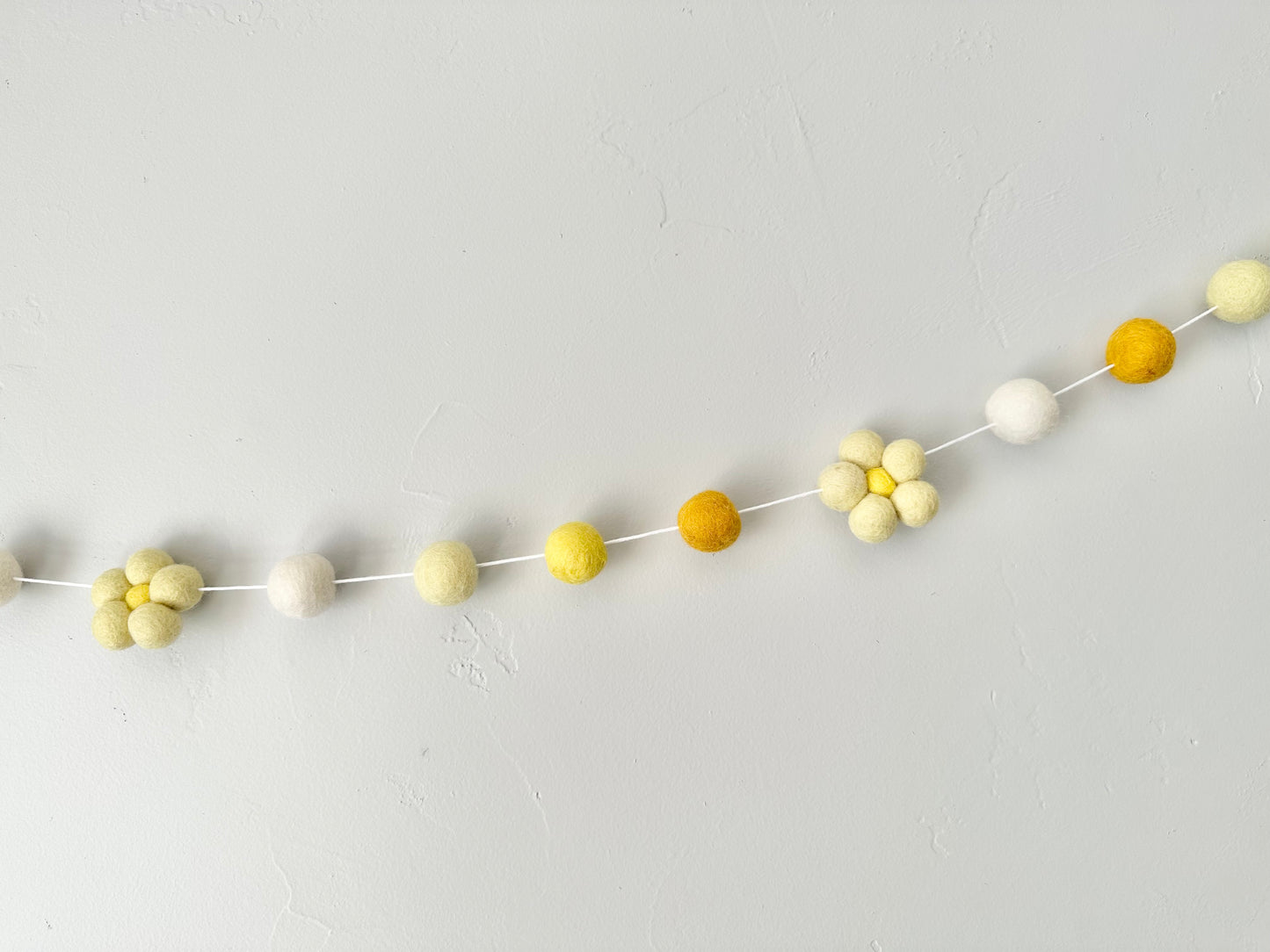Straw Yellow Daisy Garland