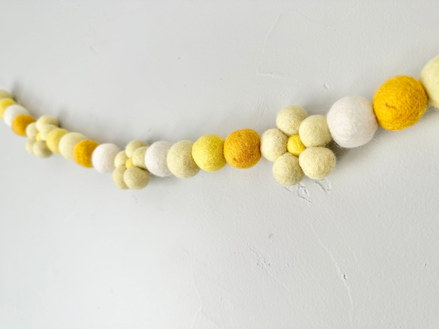 Straw Yellow Daisy Garland