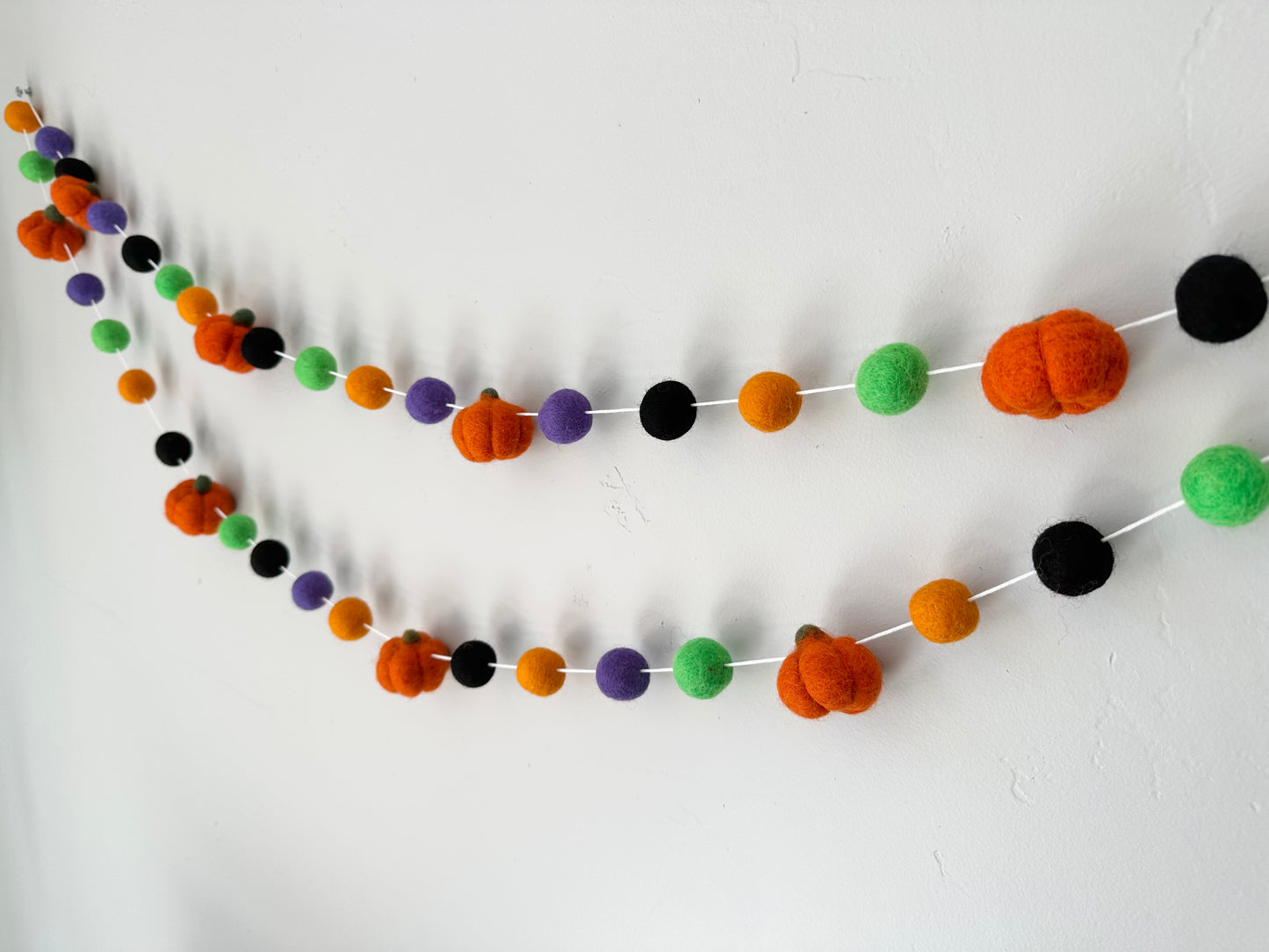 Vibrant Halloween Pumpkin Garland
