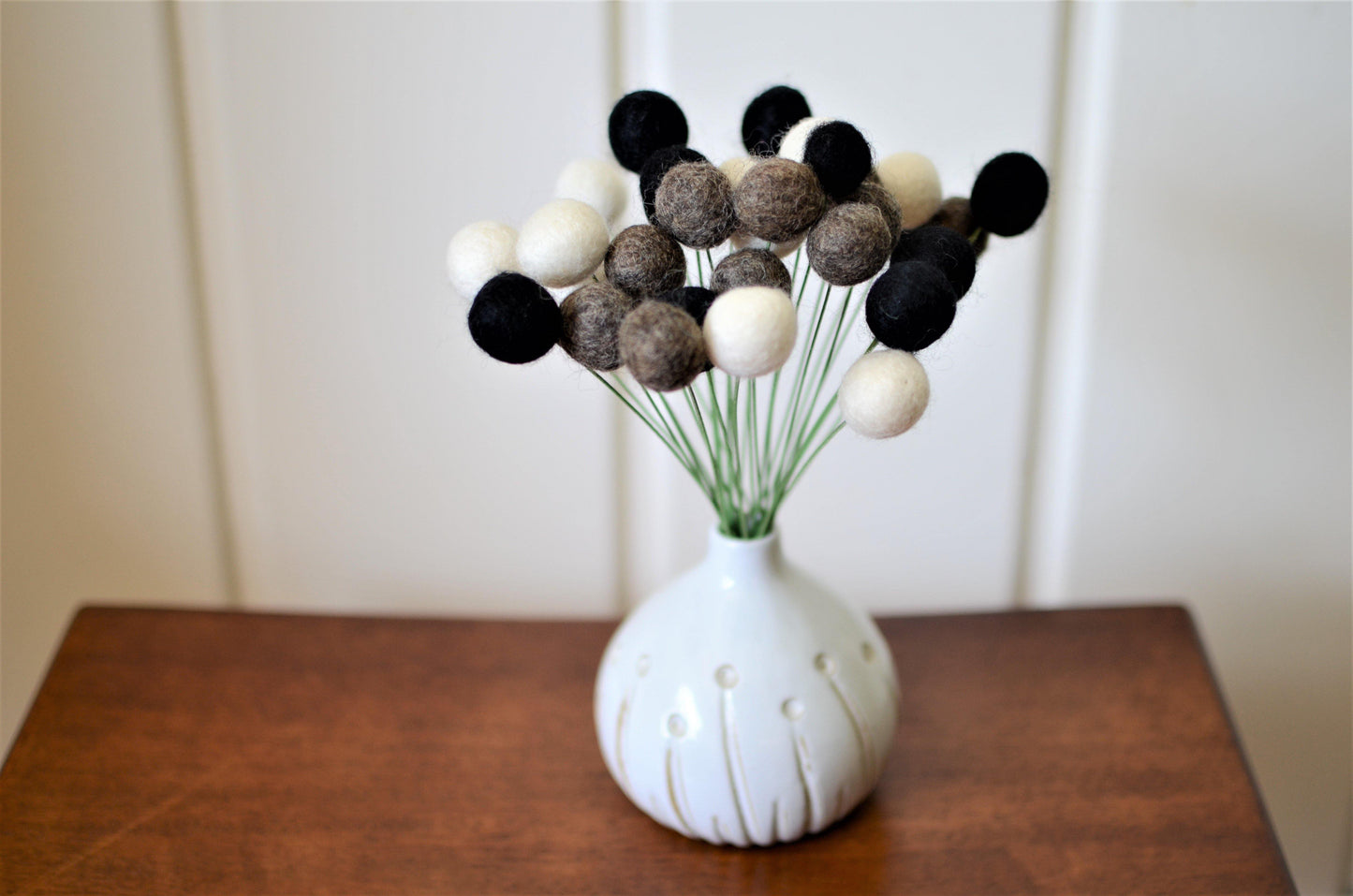 Monochromatic Felt Ball Bouquet - Redheadnblue