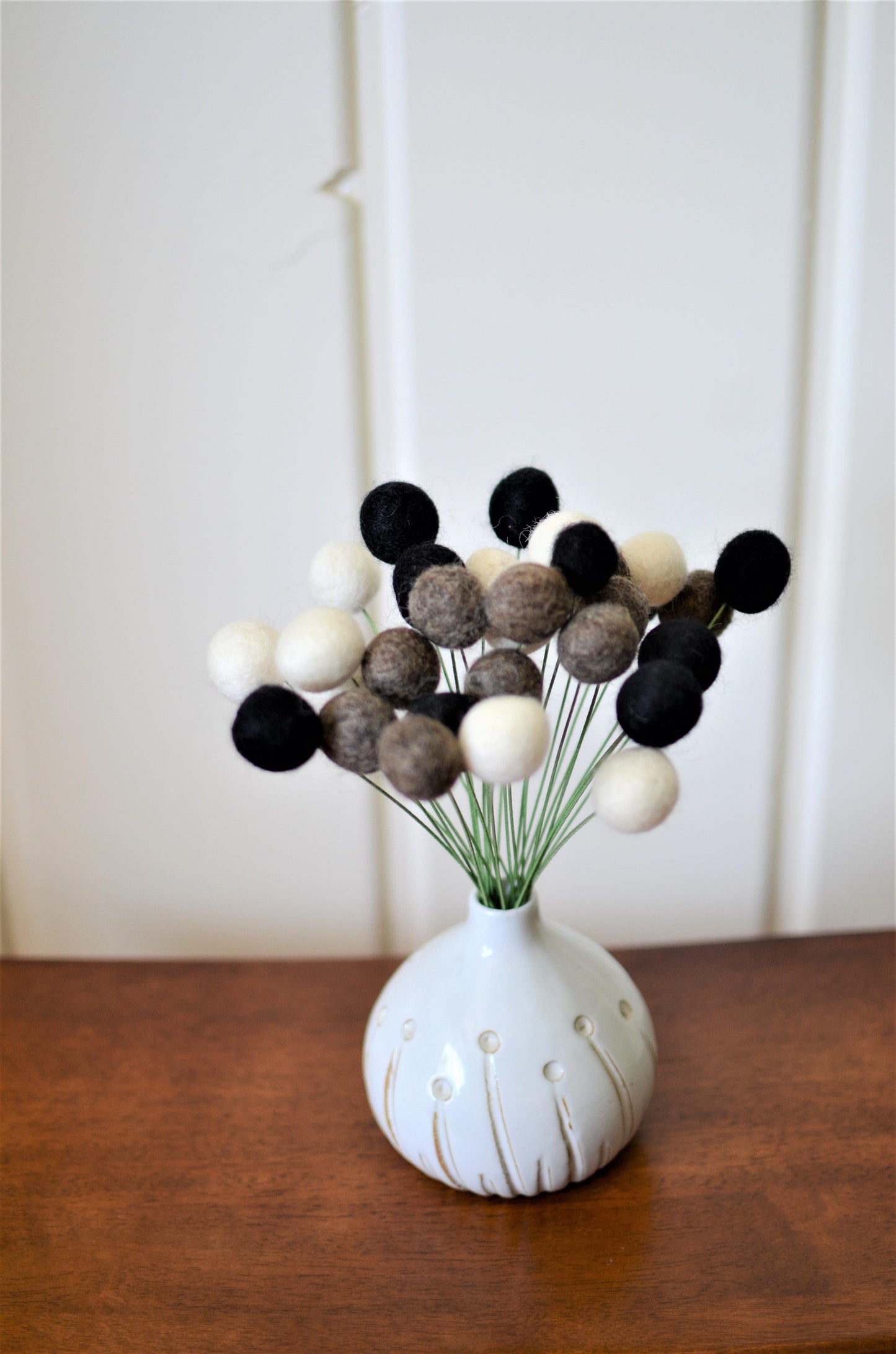 Monochromatic Felt Ball Bouquet - Redheadnblue