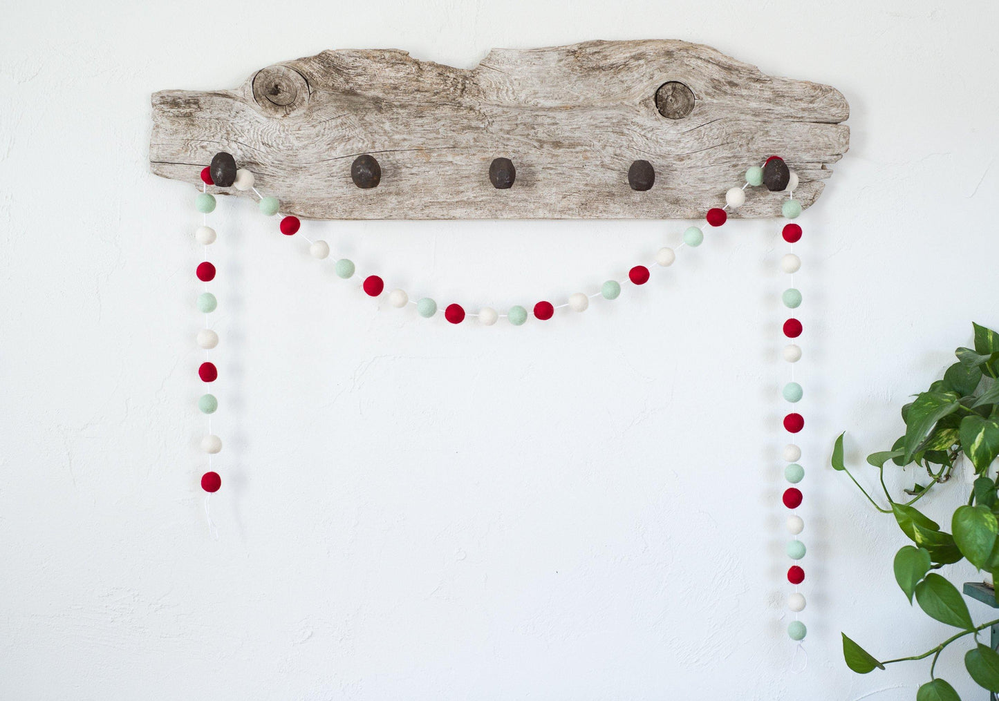 Retro Christmas Felt Ball Garland - Redheadnblue