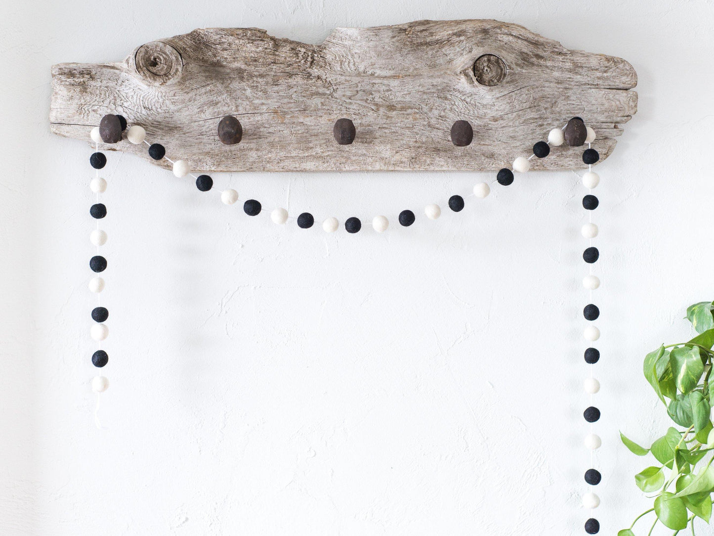 Black & White Felt Ball Garland - Redheadnblue