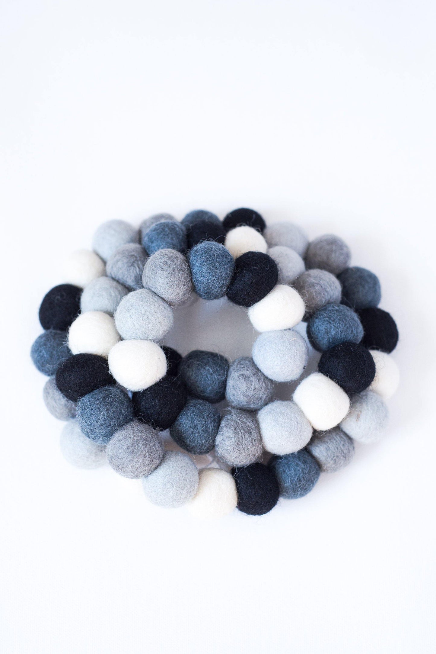 Black to White Ombre Felt Ball Garland - Redheadnblue