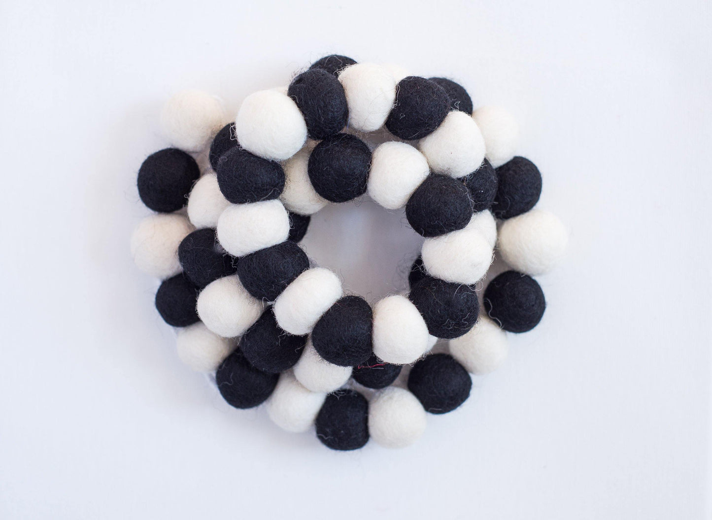 Black & White Felt Ball Garland - Redheadnblue