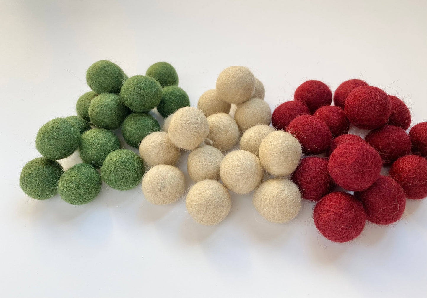Classy Christmas - 2.5 cm Felt Balls