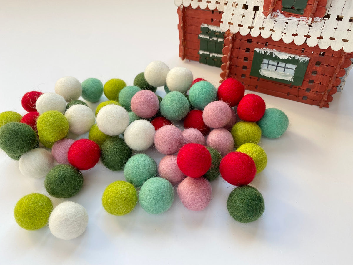 1950s Christmas - 2.5 cm Felt Balls – Wool Jamboree