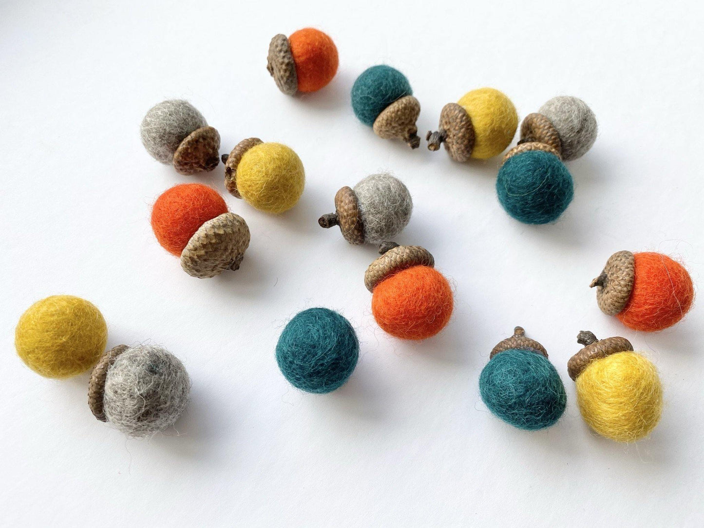 Bright Fall Wool Acorns - Redheadnblue