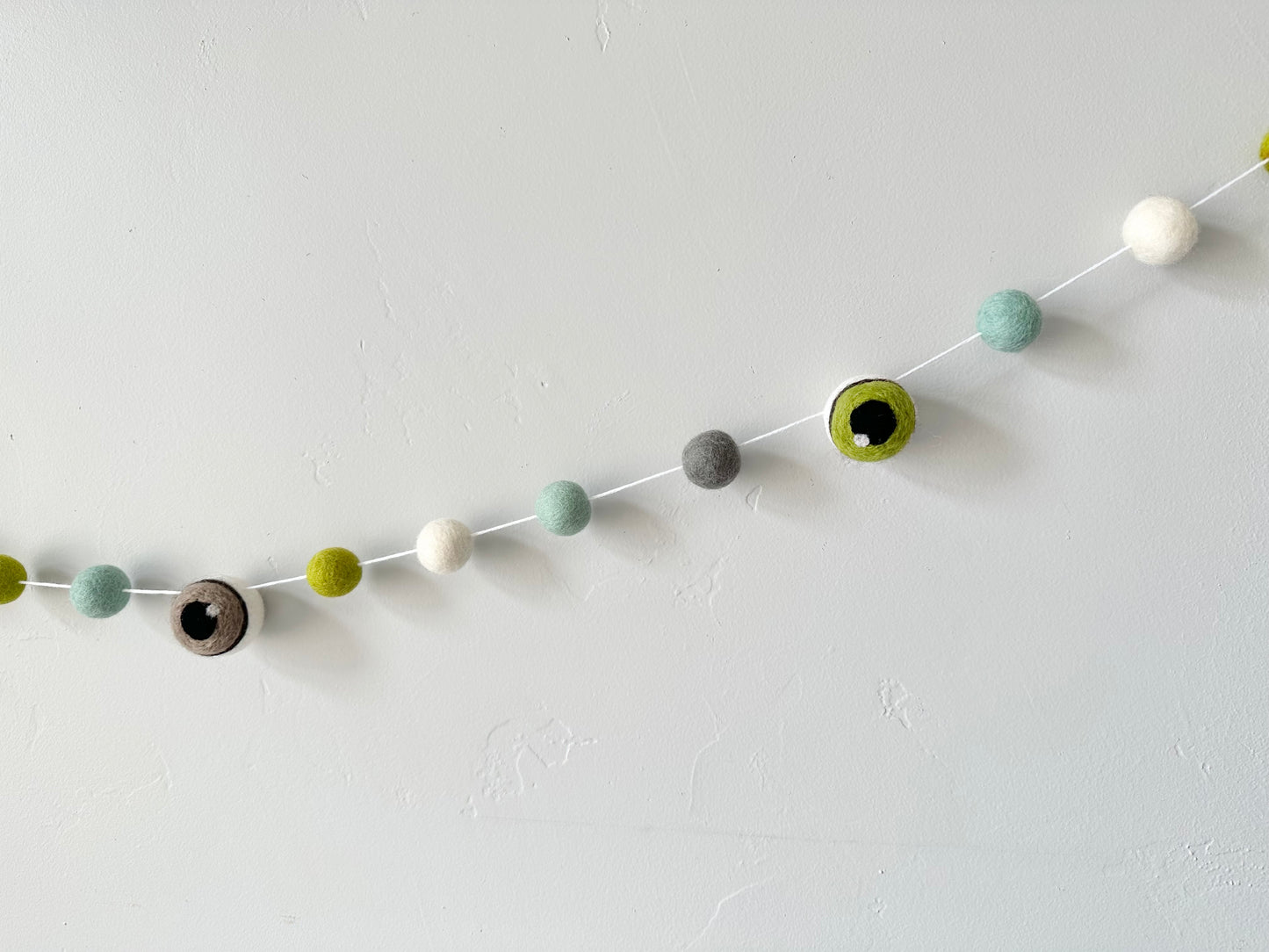 Spooky Eyeball Garland