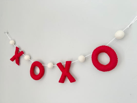 XOXO felt banner - red letters