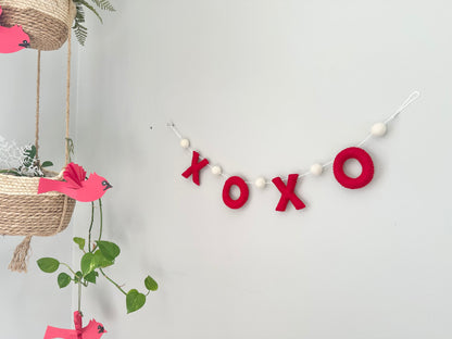 XOXO felt banner - red letters