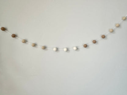 Neutral Color Blocking Garland