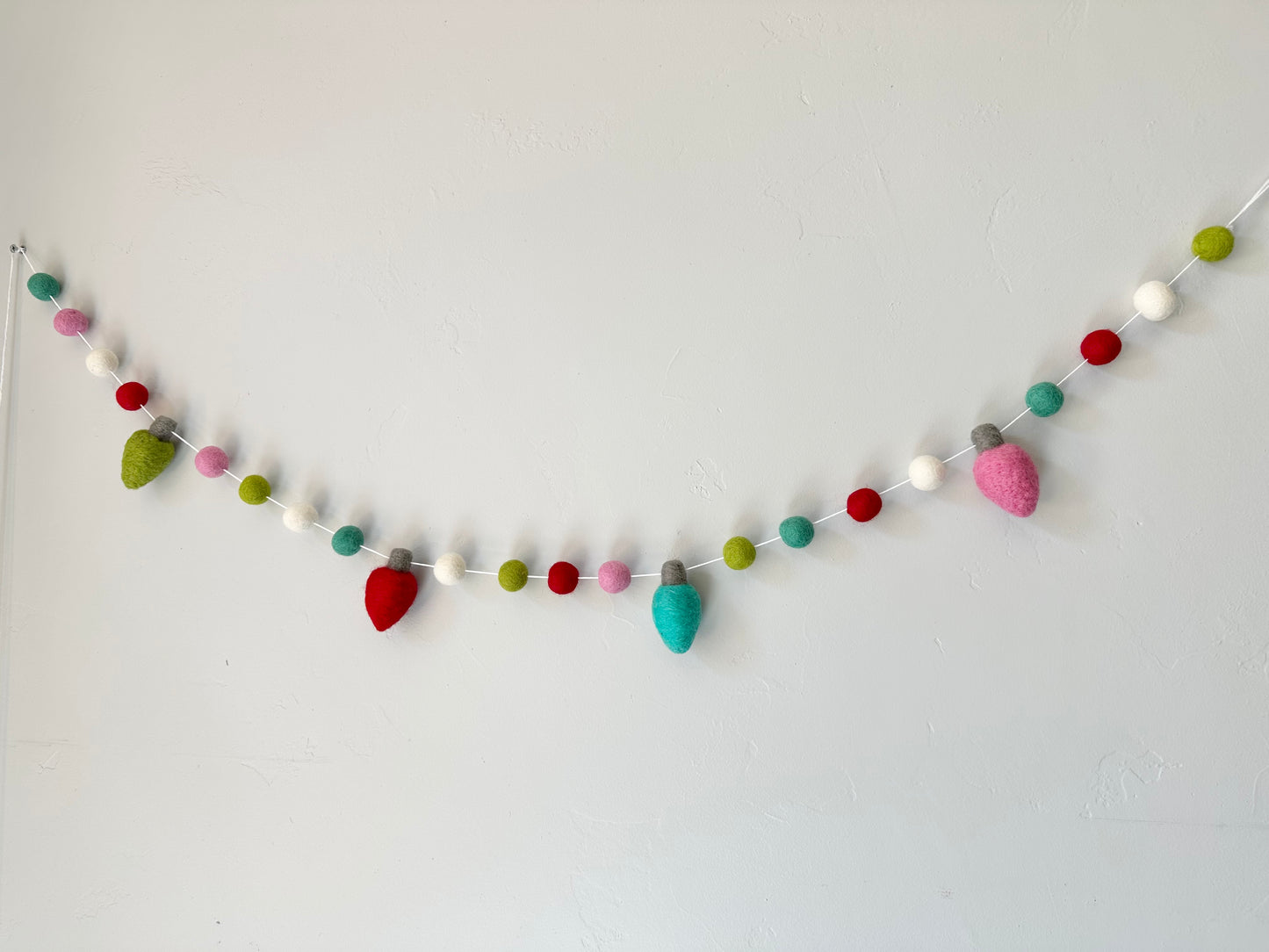 Retro Christmas Bulbs Garland