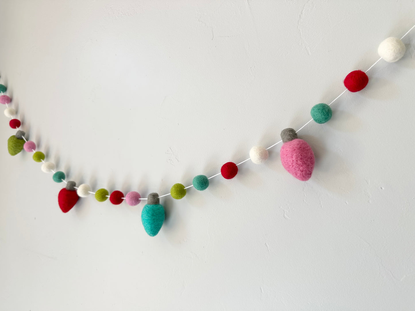 Retro Christmas Bulbs Garland