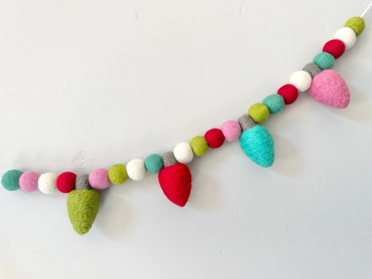 Retro Christmas Bulbs Garland