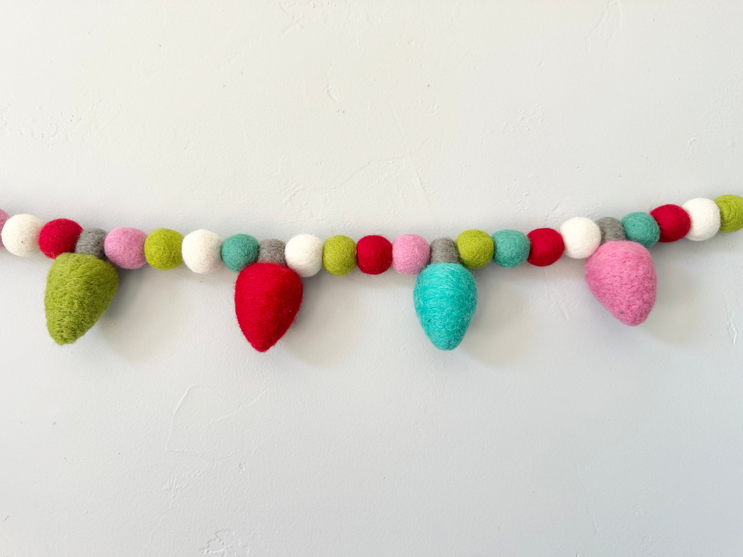 Retro Christmas Bulbs Garland