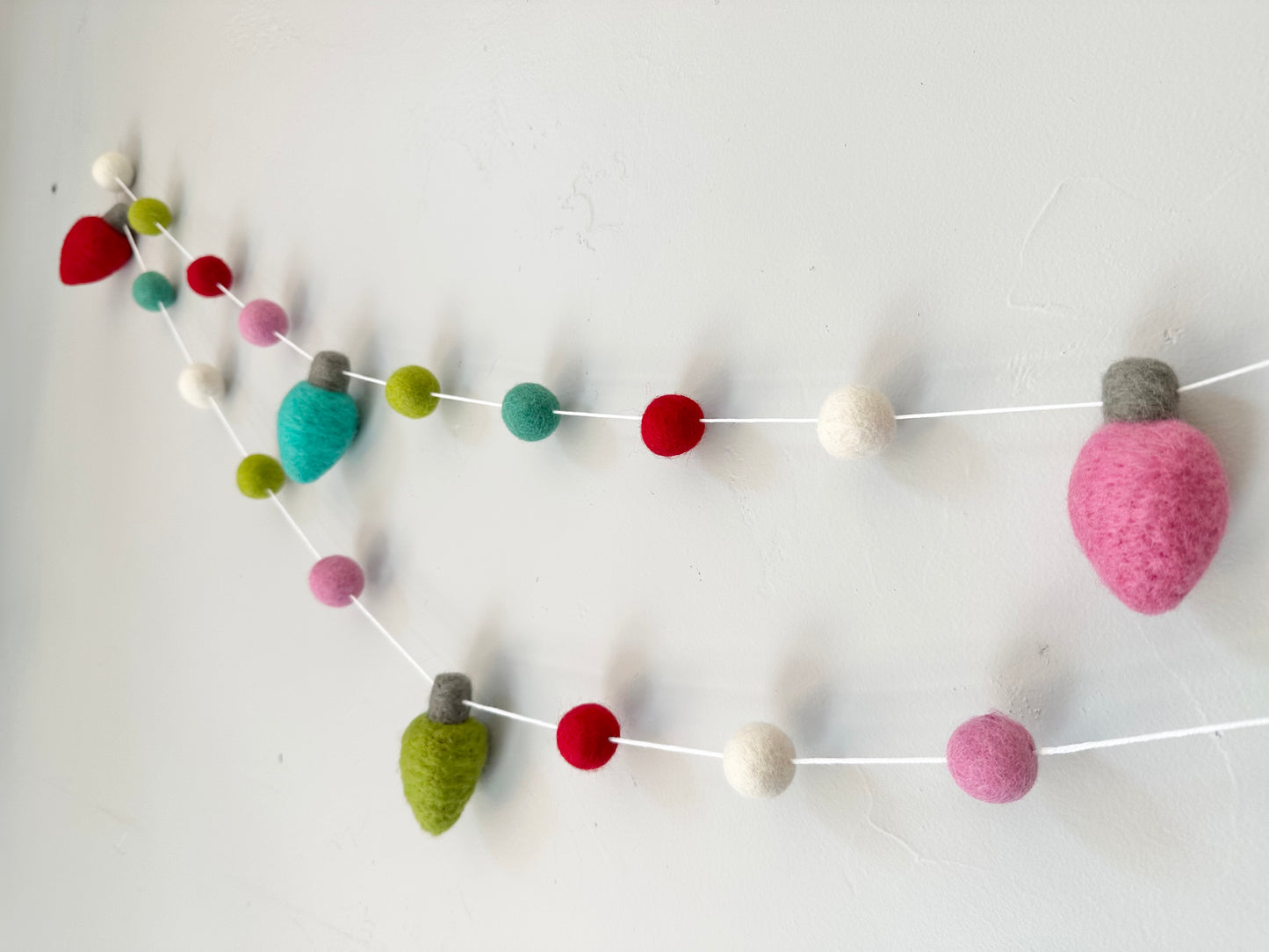 Retro Christmas Bulbs Garland
