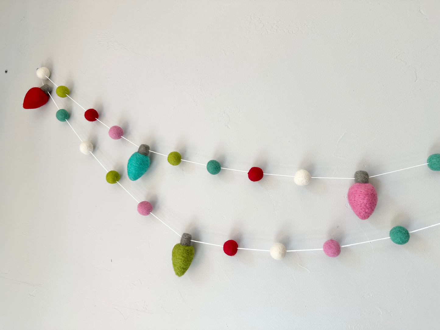 Retro Christmas Bulbs Garland