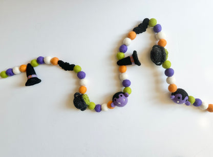 Witches & Vamps Garland