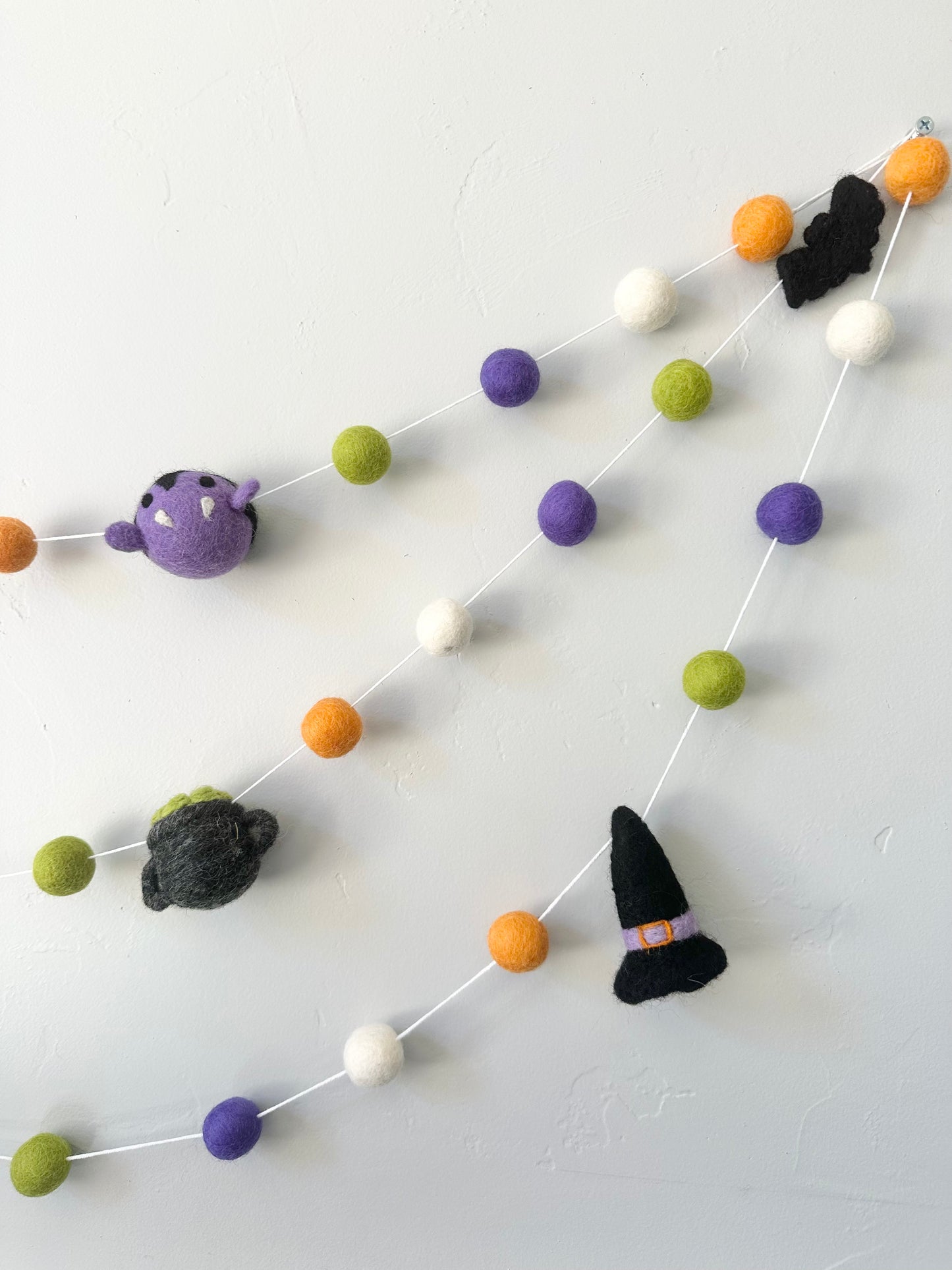 Witches & Vamps Garland