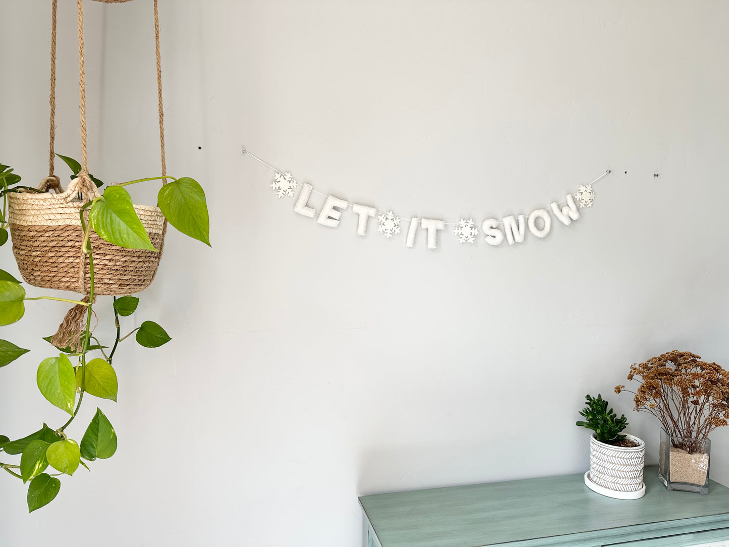 LET IT SNOW felt banner - White Letters
