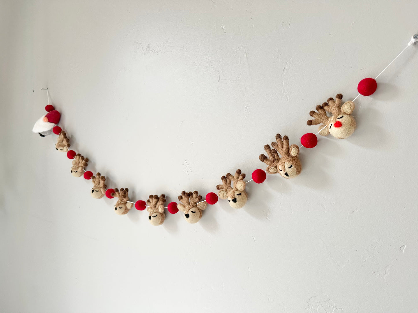 Santa & His Reindeer Garland