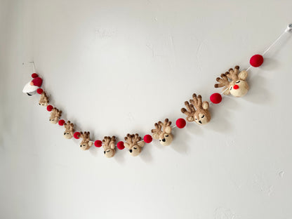 Santa & His Reindeer Garland