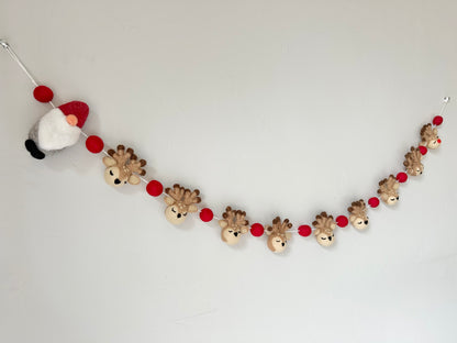 Santa & His Reindeer Garland