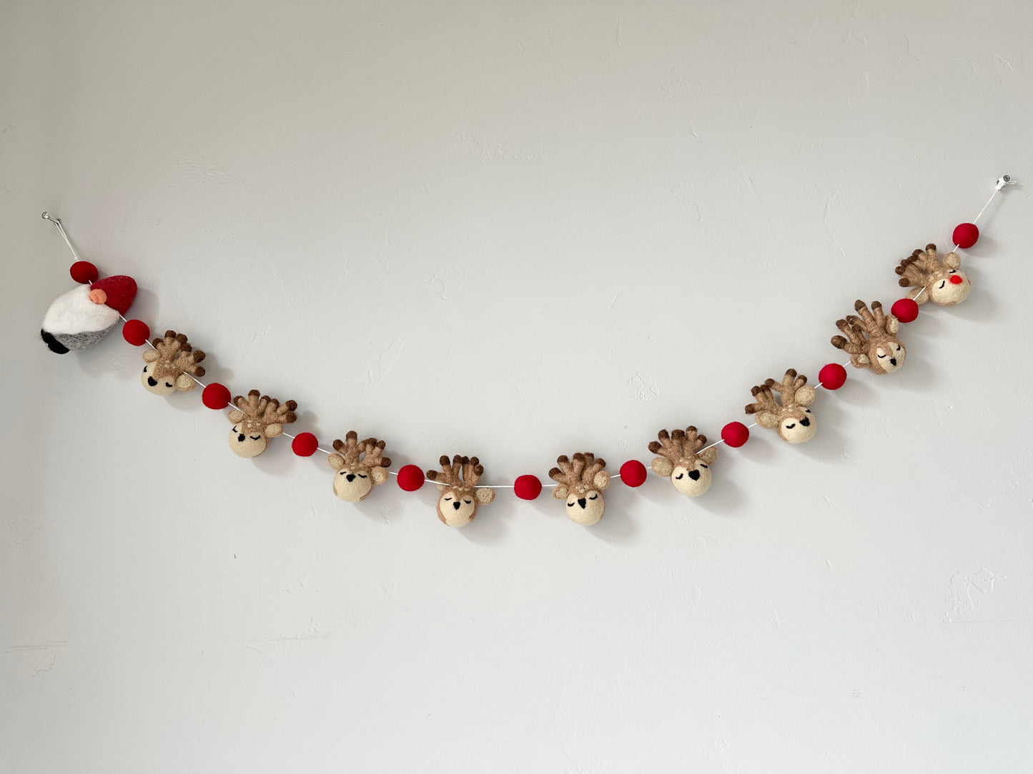 Santa & His Reindeer Garland