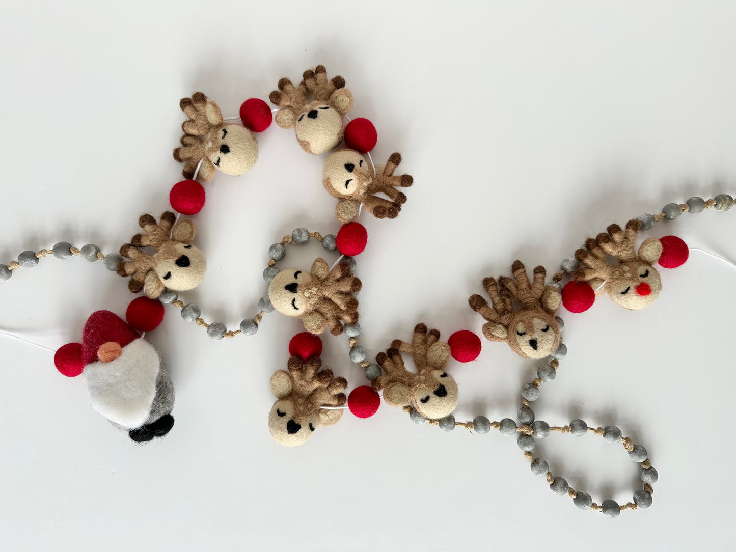 Santa & His Reindeer Garland