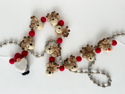 Santa & His Reindeer Garland