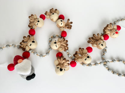 Santa & His Reindeer Garland