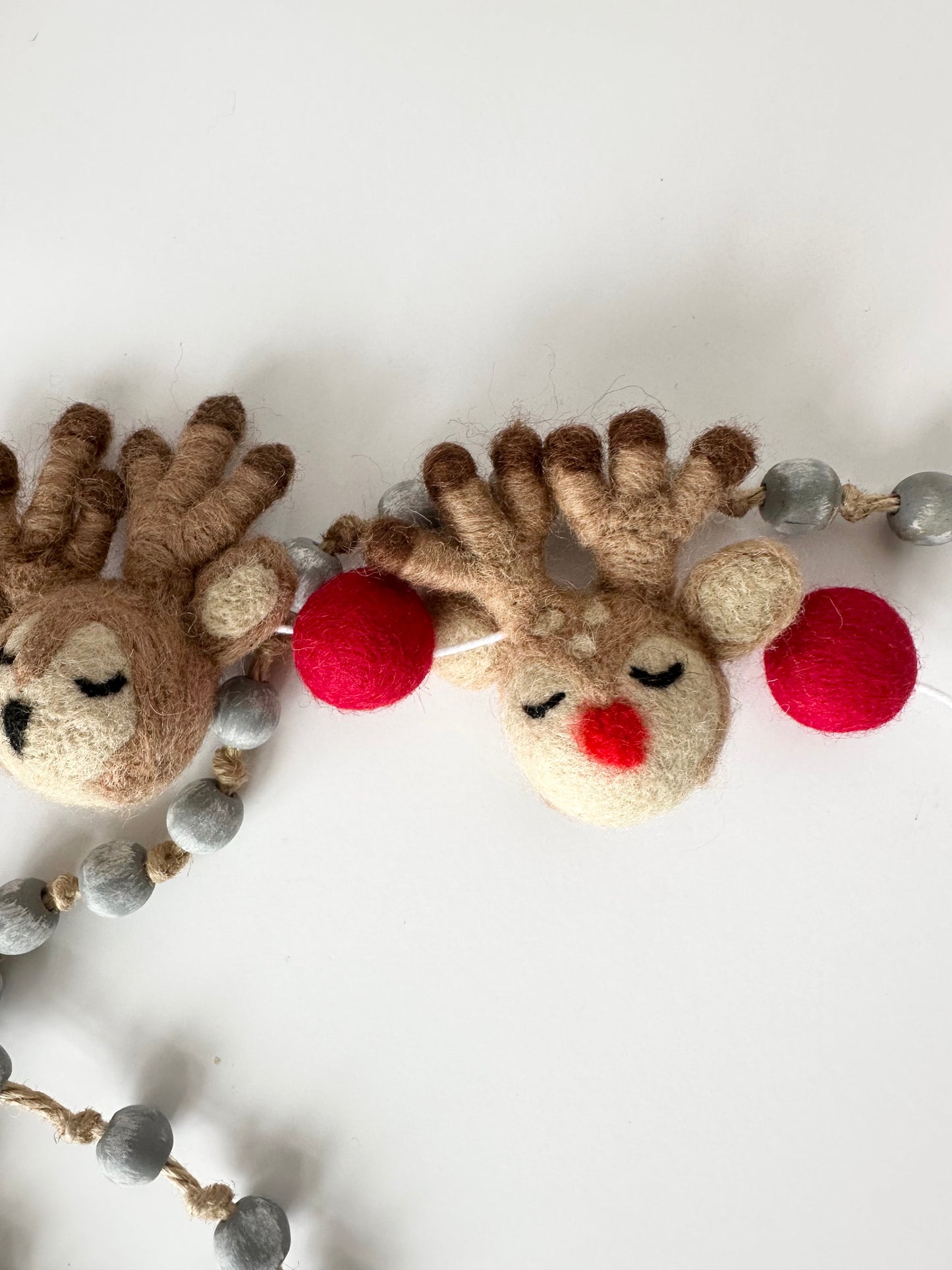 Santa & His Reindeer Garland