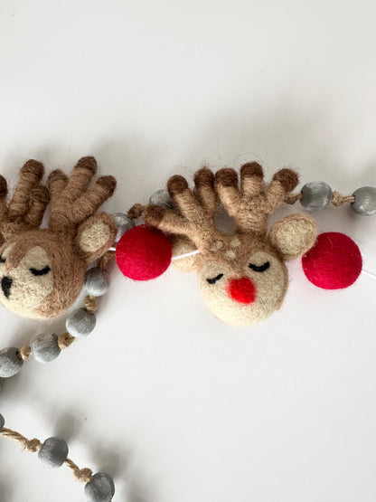 Santa & His Reindeer Garland