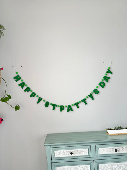 HAPPY ST PATTYS DAY felt banner - emerald letters