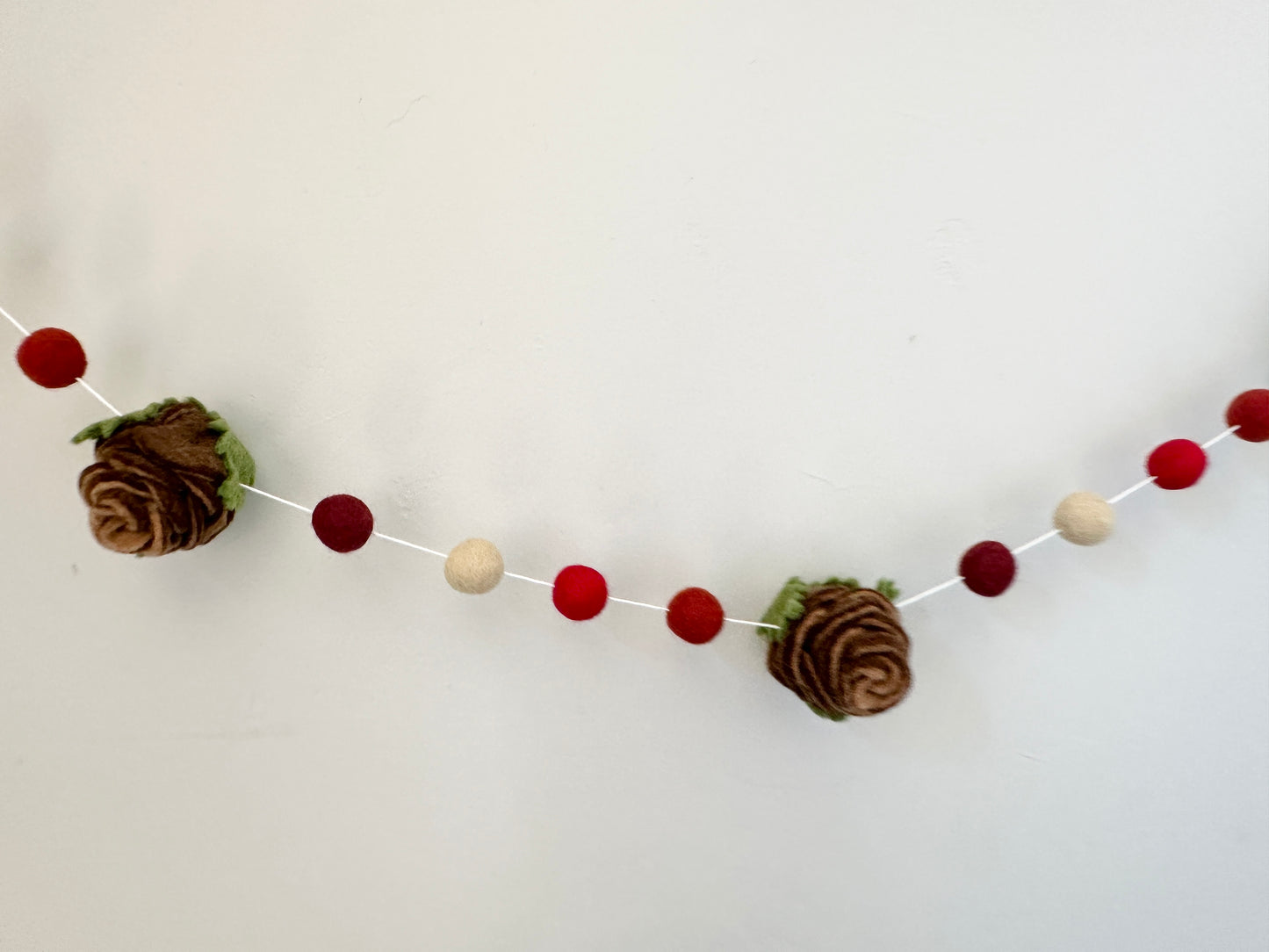 Wintery Pinecone Garland