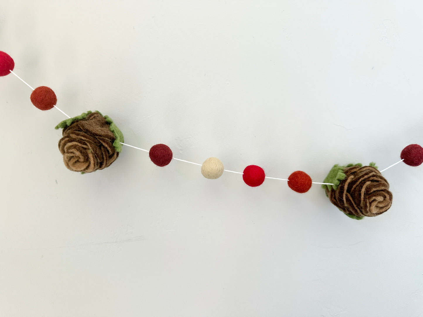 Wintery Pinecone Garland
