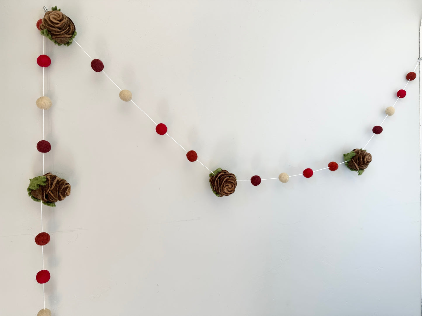 Wintery Pinecone Garland
