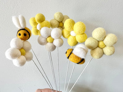 All Daisy Wool Bouquet with Bees