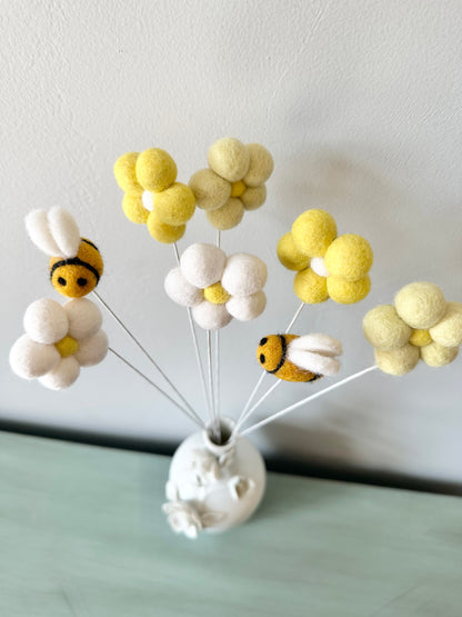 All Daisy Wool Bouquet with Bees