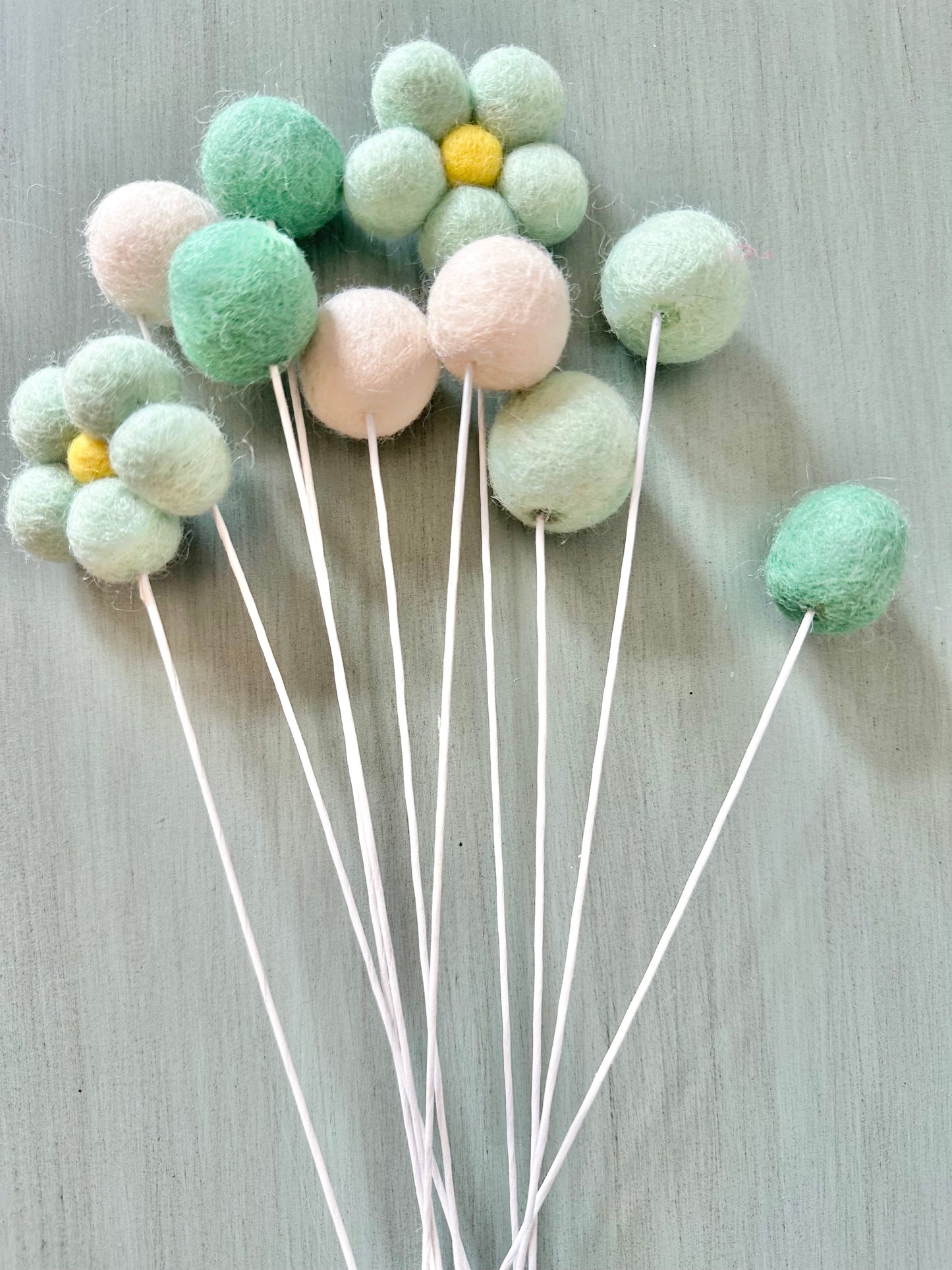 Mint Daisy Wool Bouquet